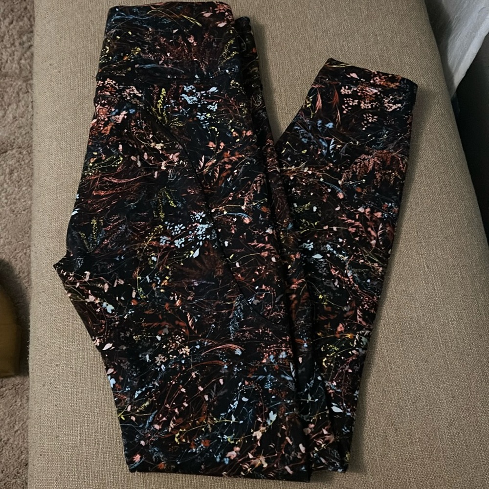 Lulu lemon wunder train leggings 25inch with pockets. Barely used.